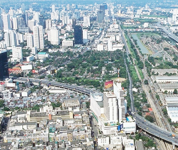 国内2拠点(東京/大阪)、海外(タイ)でのユーザーサポート体制